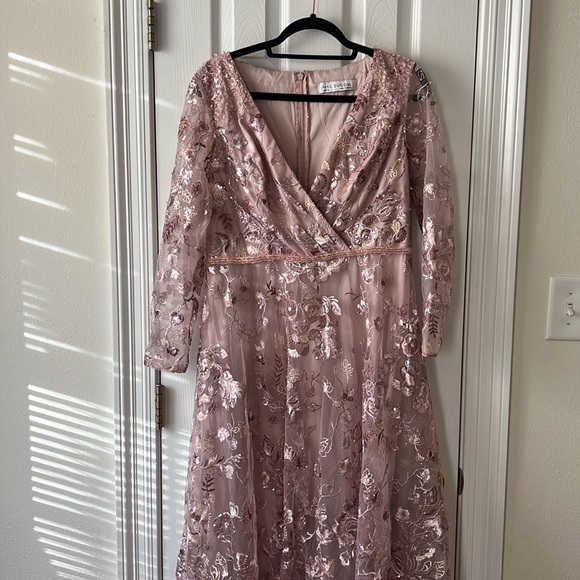 Mac Duggal Embellished V Neck Illusion Long Sleeve A Line Gown in Rose Size 12 - Picture 6 of 12